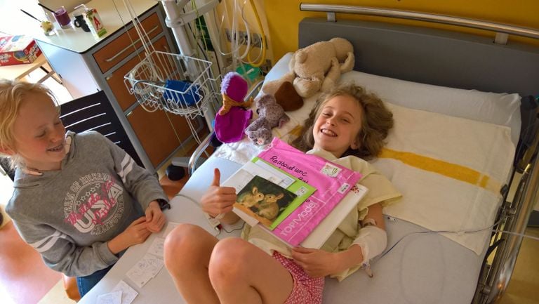 Luna could even laugh in the hospital (own photo).