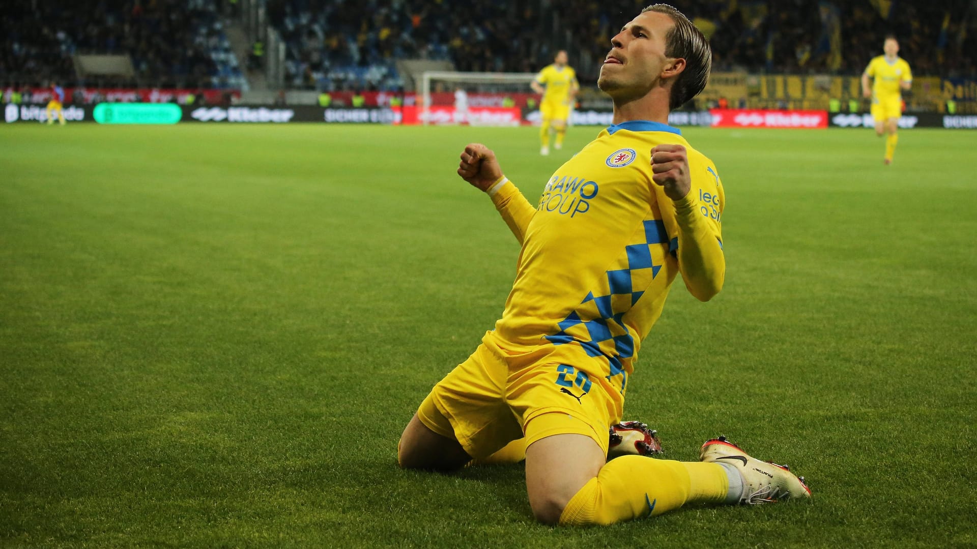 Lino Tempelmann celebrates a goal in the relegation: The 26-year-old stays firm with Eintracht Braunschweig after a strong half of the year.