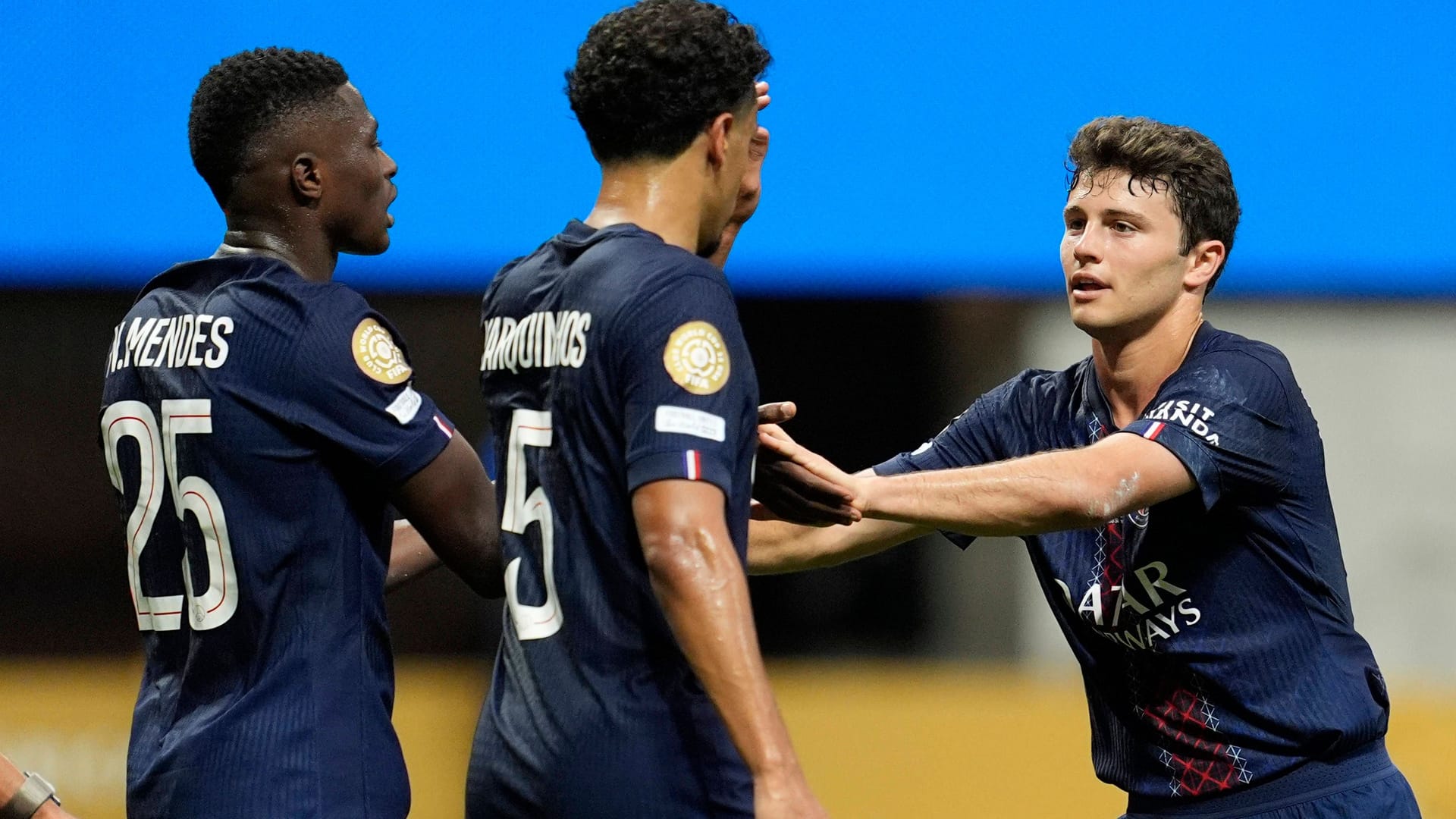 The PSG players celebrate a goal: against Miami they had the full 90 minutes under control.