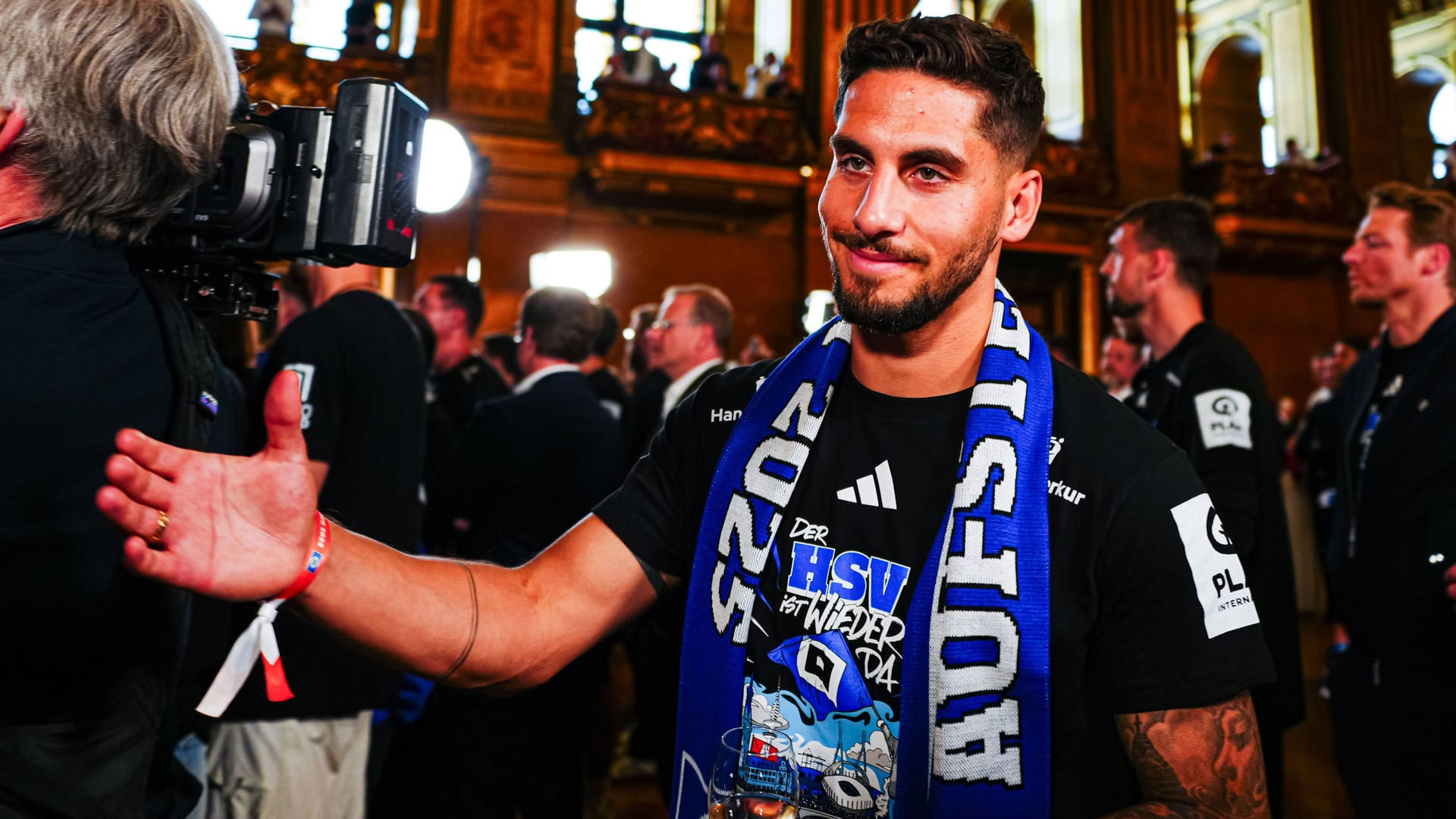 Ludovit Reis at the promotion ceremony in the town hall in May: The HSV midfielder is faced with a move to the Champions League participant FC Bruges.