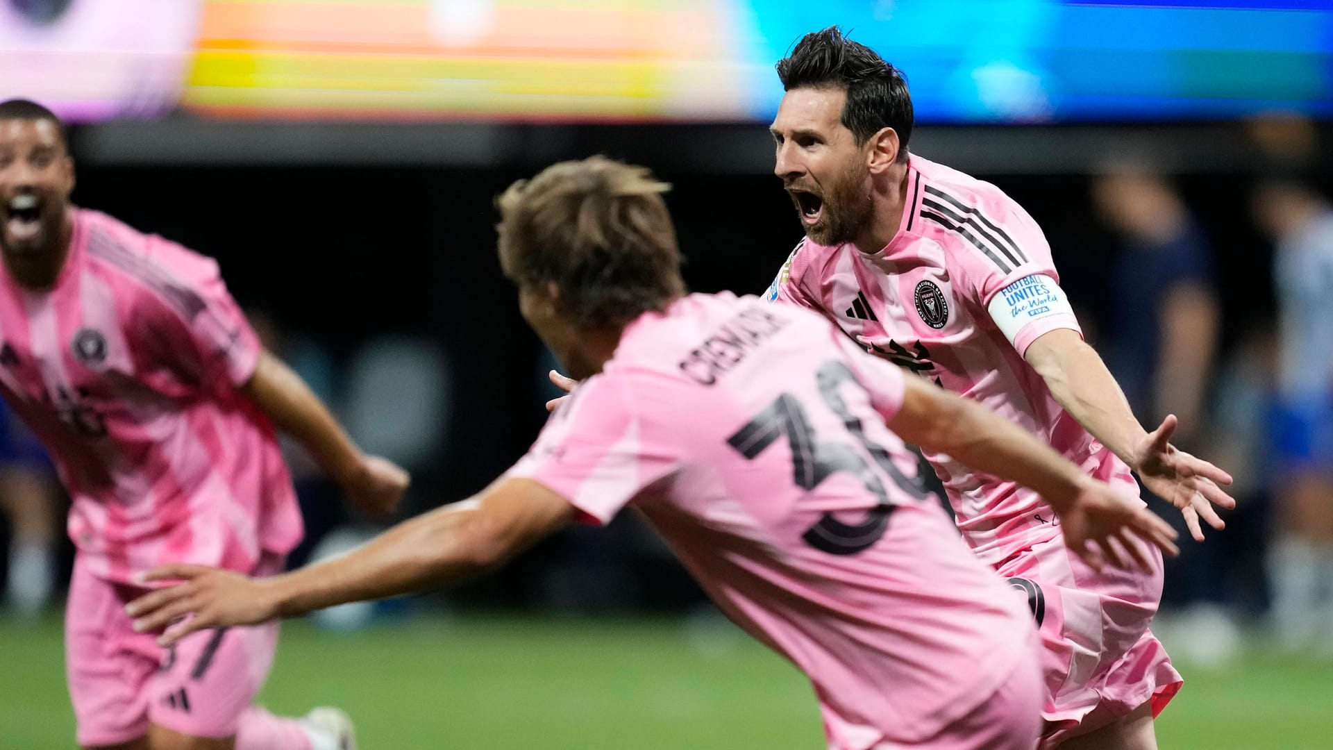 Lionel Messi cheers: he brought his team victory.