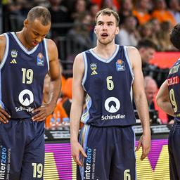 Alba players disappointed after the playoff-out against Ulm (source: Imago / Nordphoto)