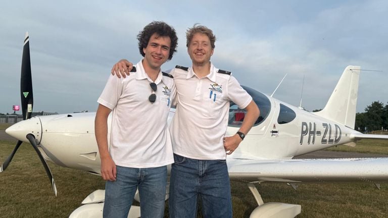 Tired but satisfied, Pim and Olivier arrive in Breda (photo: Erik Peeters). 