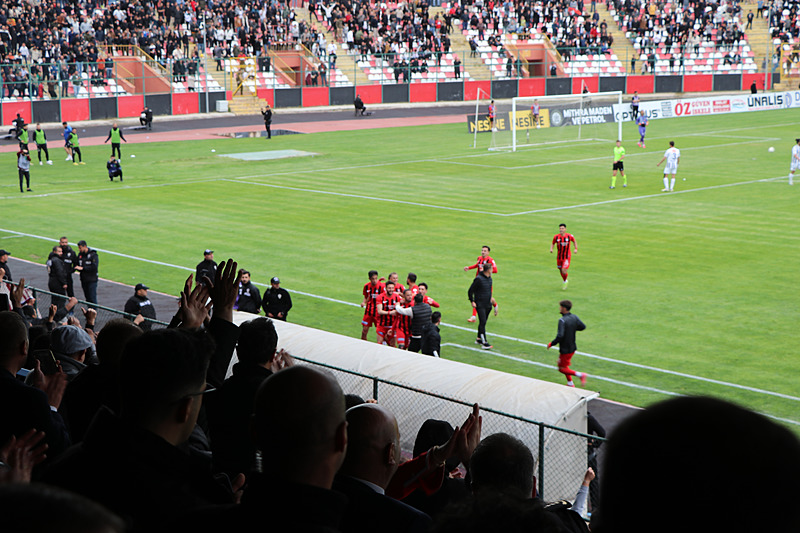 vanspor-batman-petrolspor-maci-canli-izle-arti-deger-vanspor-fk-batman-petrolspor-maci-ne-zaman-saat-kacta-ve-1748767090744.png