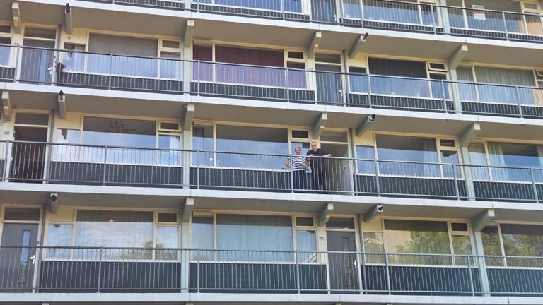 Jan and his neighbor have not been down for days (photo: Noël van Hooft) ..