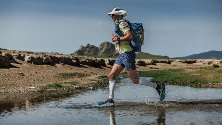 Roger Ruijters during the Gobi March (photo: Racingtheplanet/Gabriel Heusi).