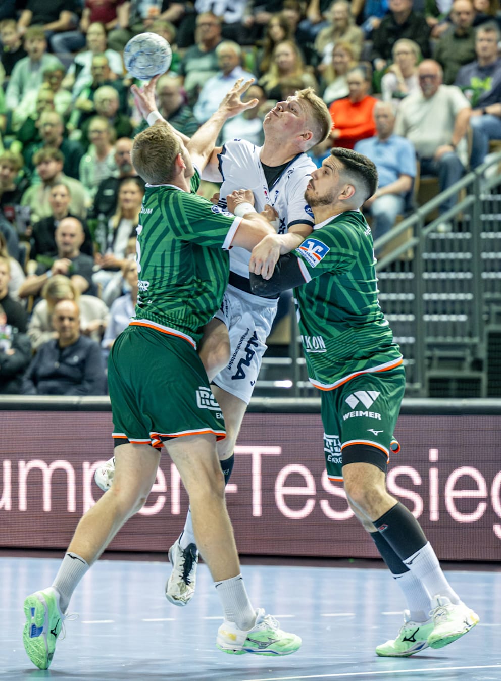 Autsch! Der österreichsiche Nationalspieler Lukas Hutecek (24/M.) steht bei zahlreichen Klubs in Europa auf dem Zetteö
