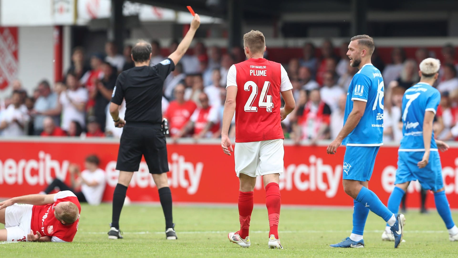 Red for Pasqual Verzamp (on the right in blue, number seven): The Leipzig player was one of the professionals referred by the square.