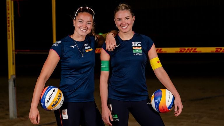 EMI van Driel and Wies Bekhuis. (Photo: Nevobo, Ronald Hoogendoorn)