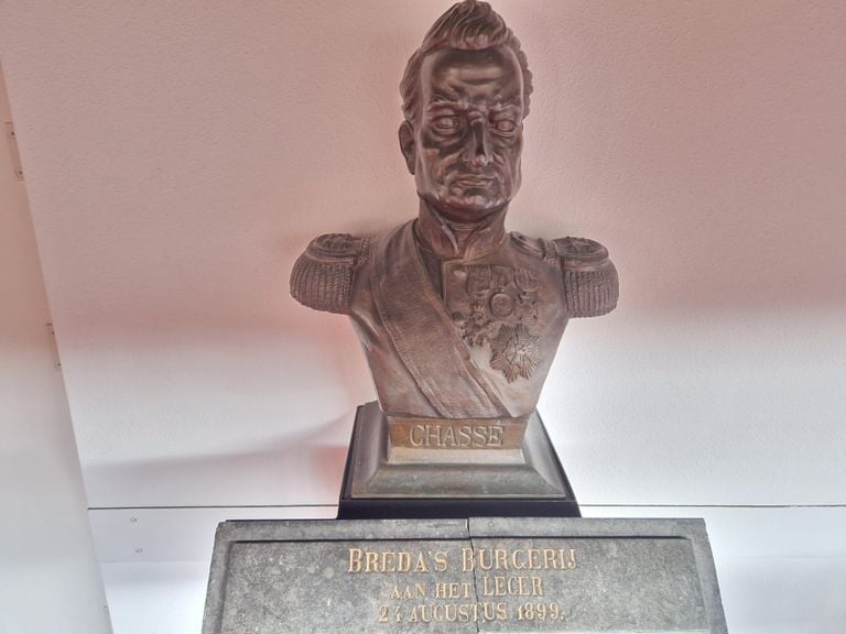 The bust of Chassé that can be found in a corner of the Chassétheater (photo: Henk van Ingen)