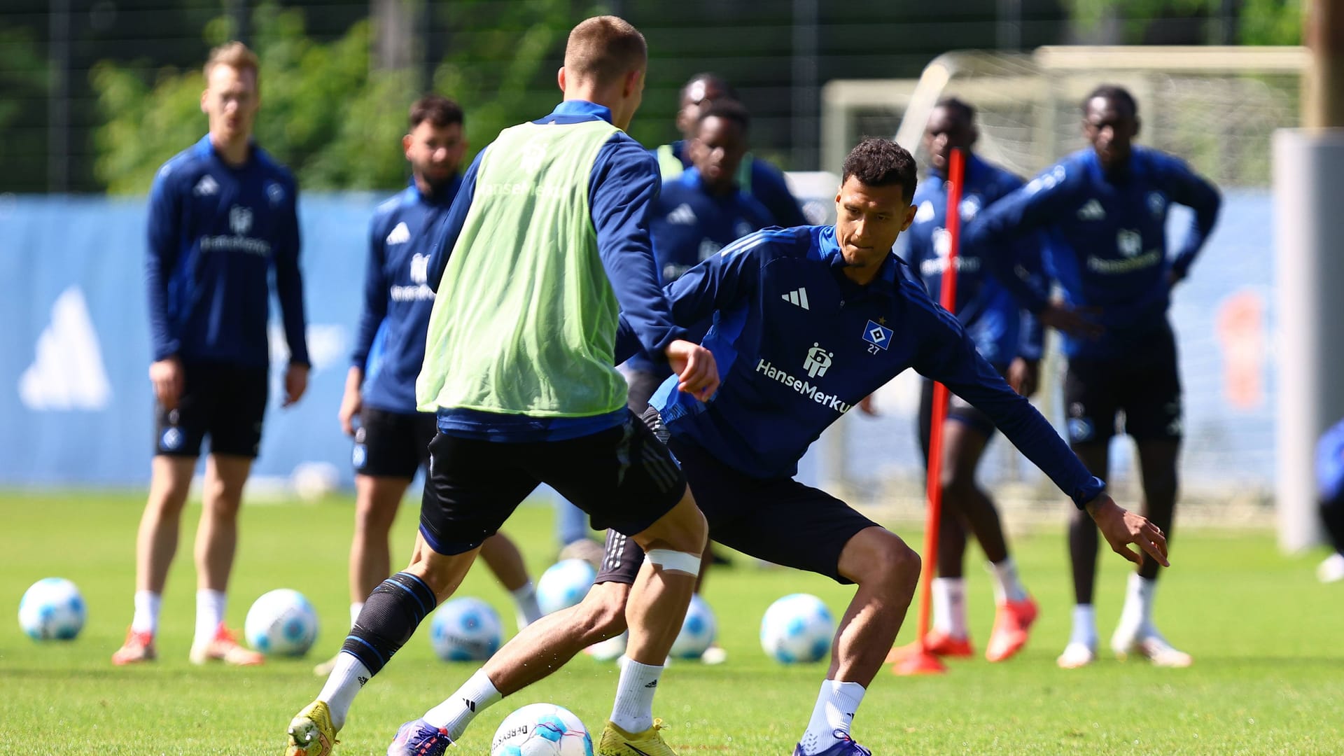 The HSV professionals in training (archive picture): The Bundesliga promoter is preparing for the new season with supplier Adidas.