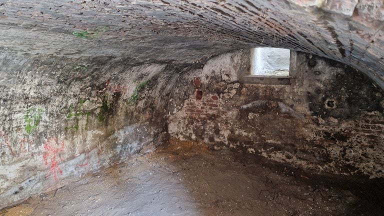 The ice cellar inside (photo: Tom Berkers).