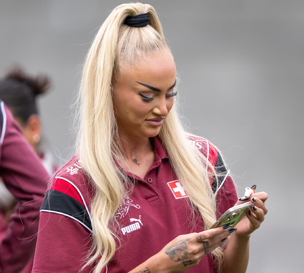 Lange Wimpern, langer Pferdeschwanz: Alisha Lehmann (26) beim Vorbereitungsspiel gegen Tschechien