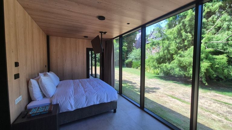 One of the three hotel rooms in the Gem in the Kasteeltuin (photo: Collin Beijk).
