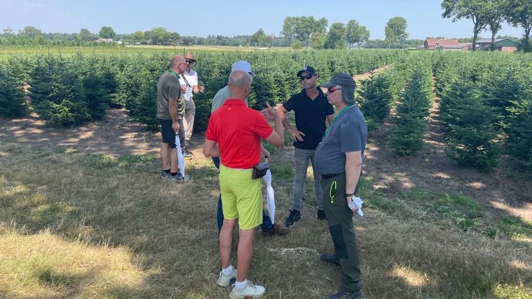 Tree growers in consultation (photo: René van Hoof)