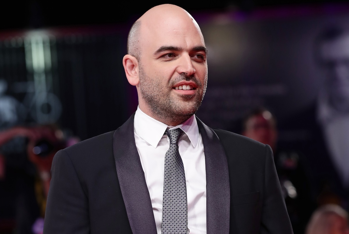 Roberto Saviano on La7 with the right distance