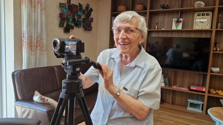 Sister Arnoldi, 87 years old, records everything with her camera (photo: Tom Berkers).