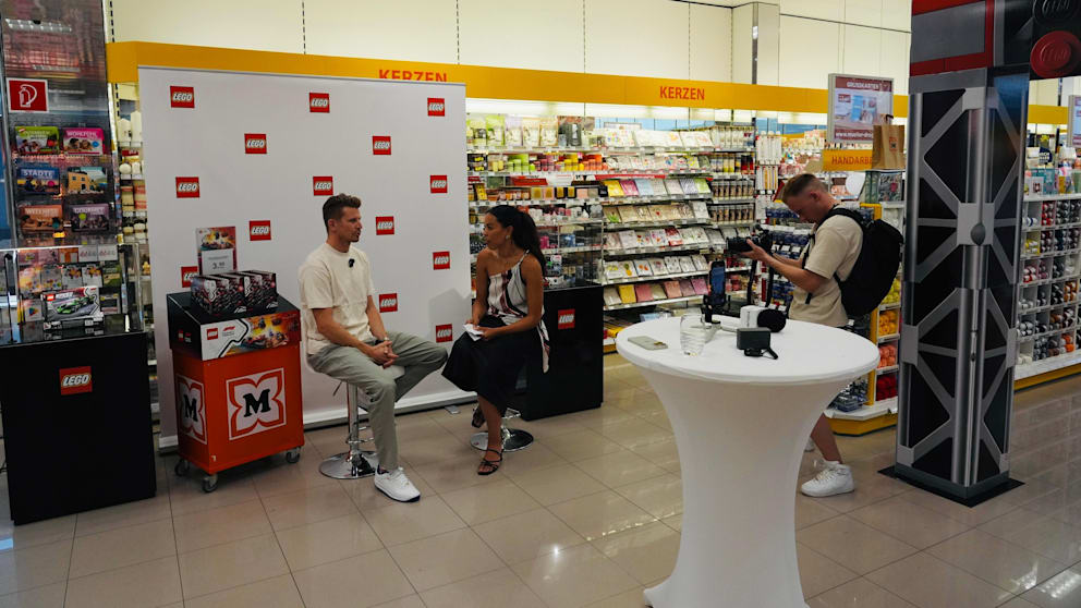 Der Deutsche beim Lego-Termin. Drei Interviews und vier kleine Videodrehs standen auf dem Programm