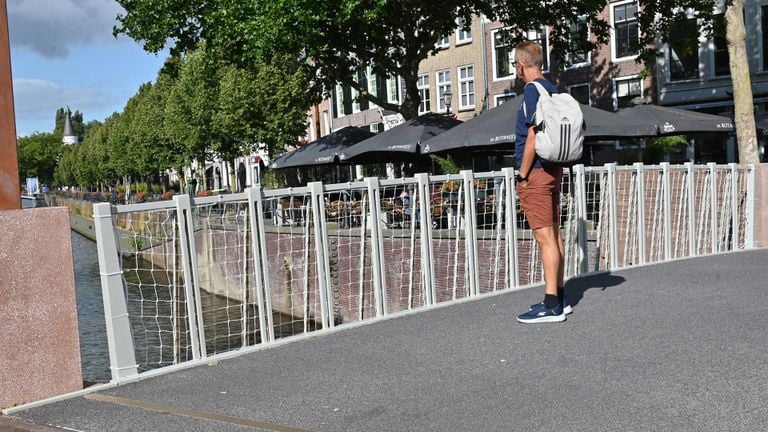 A man overlooks the secure bridge (photo: Perry Roovers/press agency Heitink).
