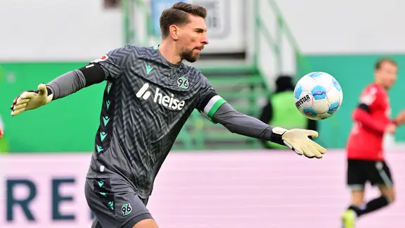 Hannover goalkeeper Ron-Robert Zieler