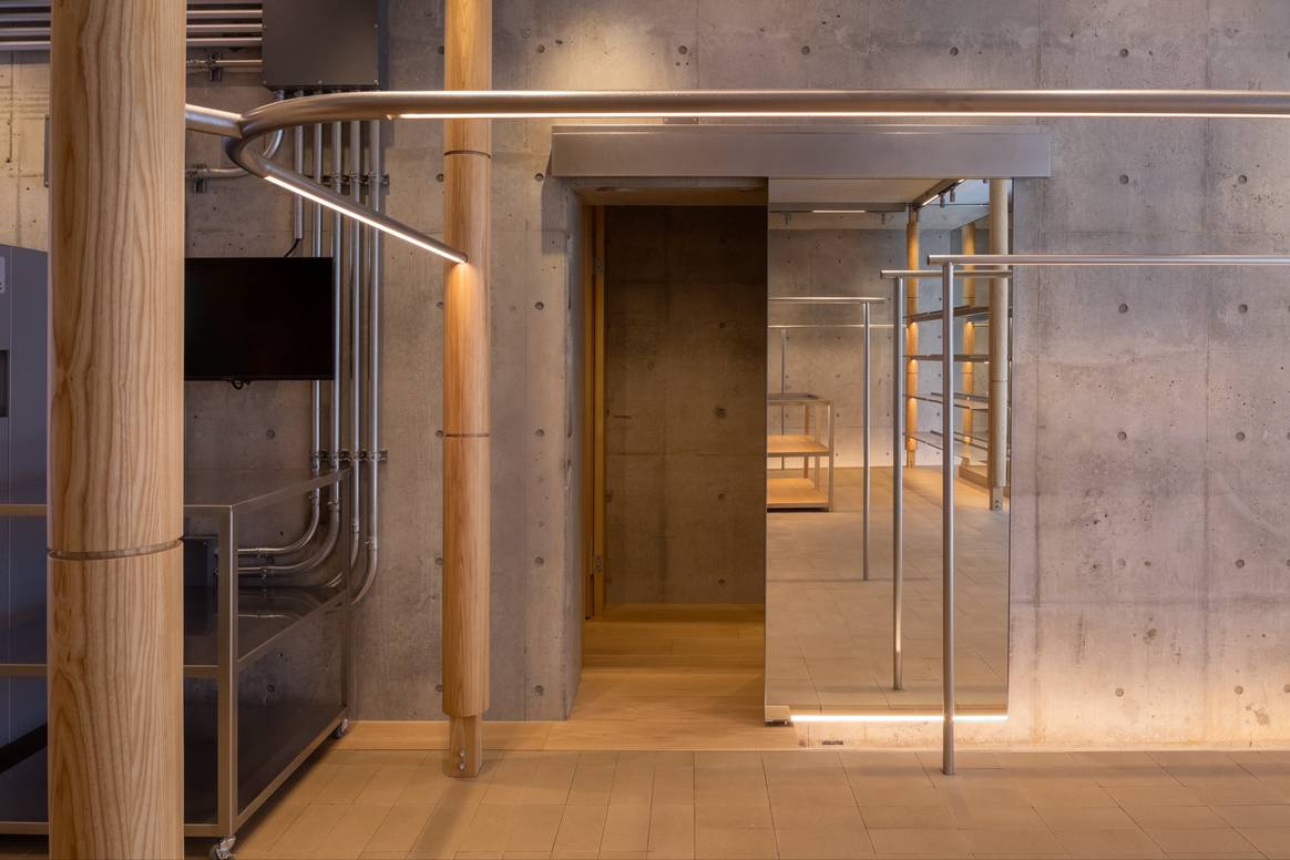 Guess Jeans opens the first flagship store in Asia in Tokyo.