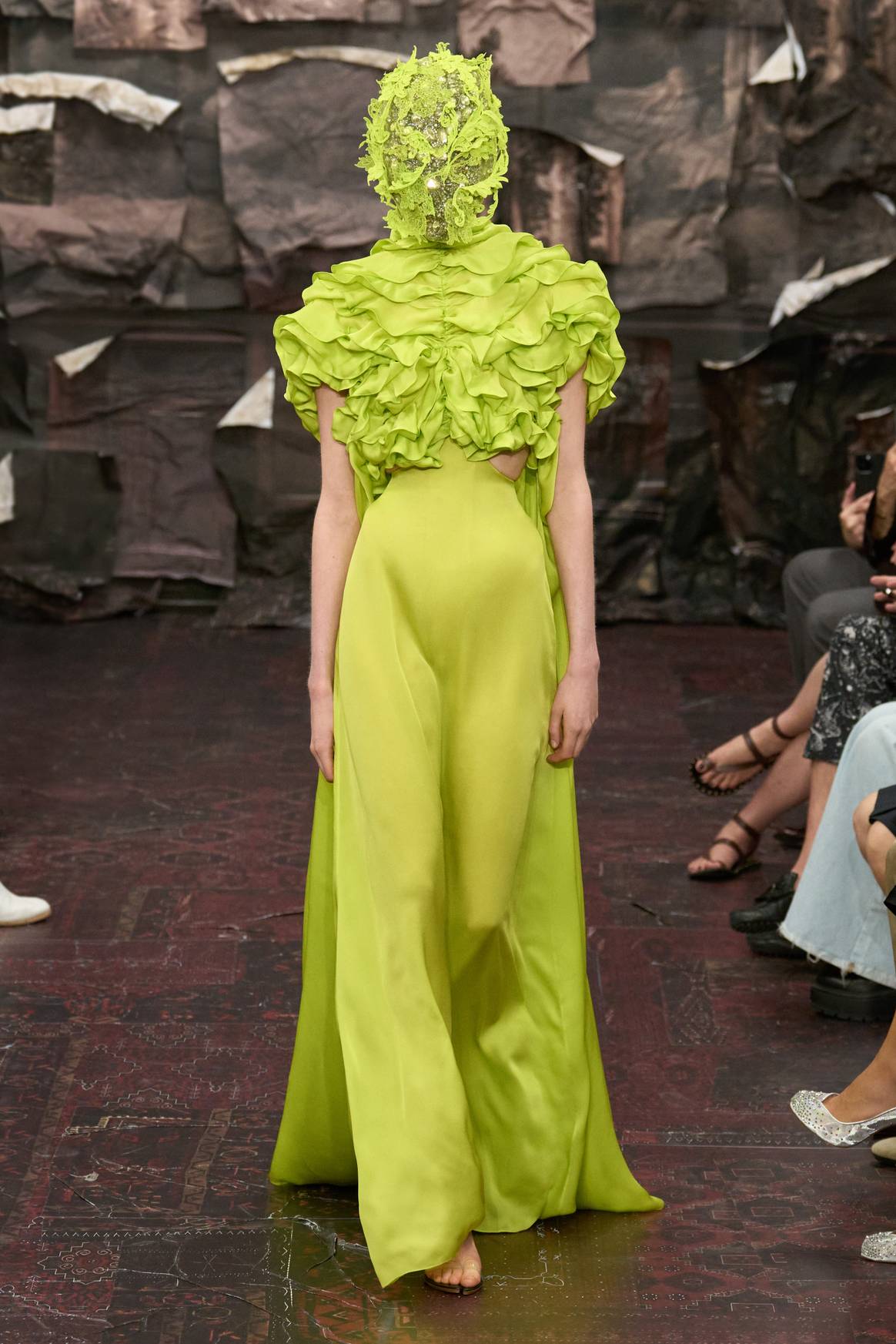 Look 49: The last look is a top over a skirt made of fluorescent green silk, plus the Tabi boots in leather as a transparent sandal with plateau paragraph.