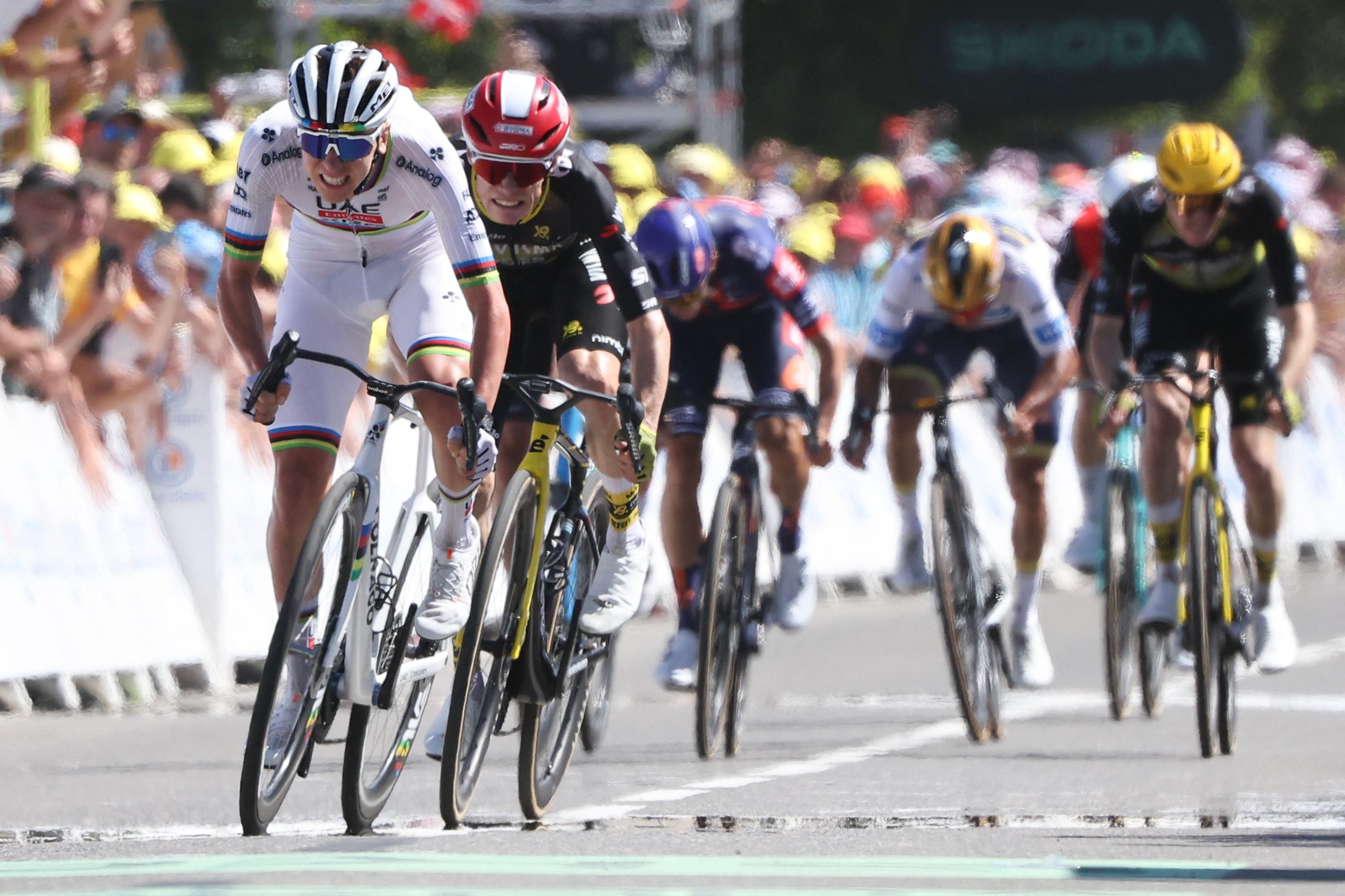 UAE Team Emirates - XRG Team's Slovenian Rider Tadej Pogacar Sprints to the Finish Line Ahead of Team Visma - Lease A Bike Team's Danish Rider Jonas Vingegaard (2nd L) Placing Second During the 7th Stage of the 112th Edition of the Tour de France Cycling Race, 197 km Bethaeen Saint -Malo and Mur-De-Breetagne Guerradan, in Brittany, Western France, On July 11, 2025. (Photo by Anne-Christine Poujulat / AFP)