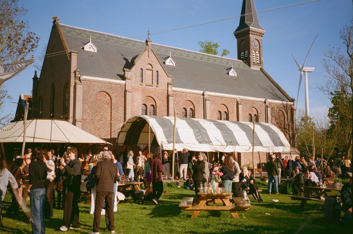 An example: The Amsterdam fashion label Bonne Suits celebrated its tenth anniversary on Saturday, April 19, with a festival on Ruigoord (near Amsterdam).