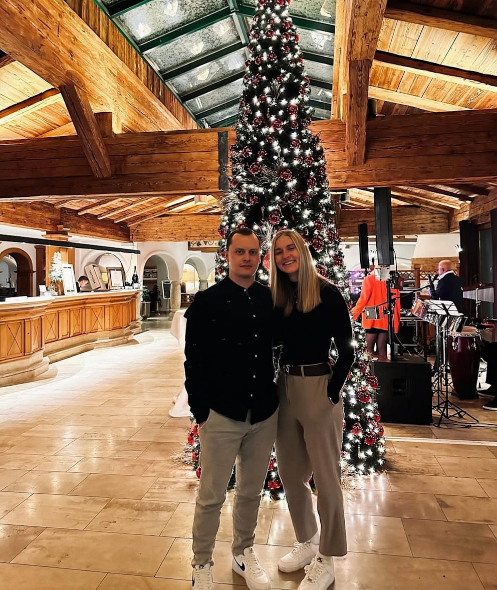 Unsere Kapitänin Janina Minge (26) mit ihrem Tim im Weihnachtsurlaub