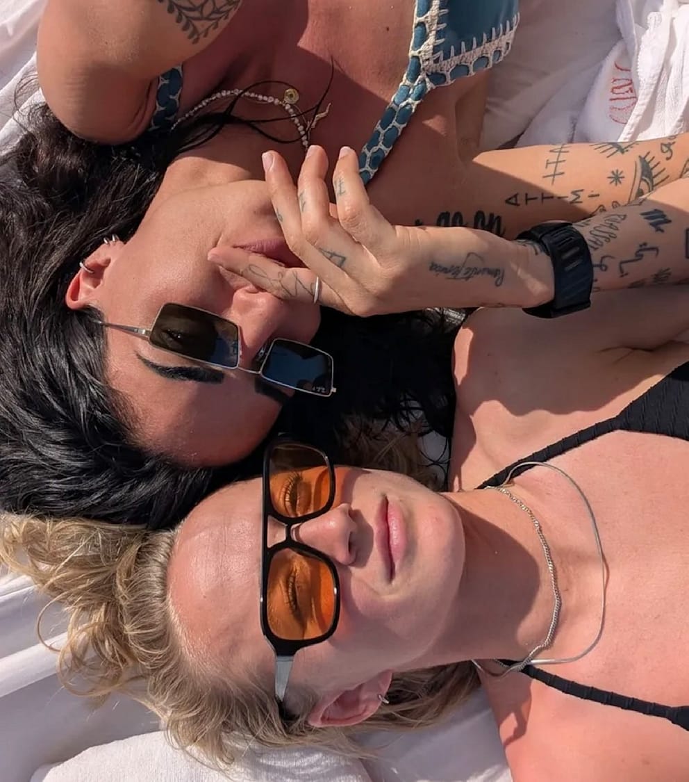 Lea Schüller (27/u.) mit ihrer Freundin Martina Piemonte (27)