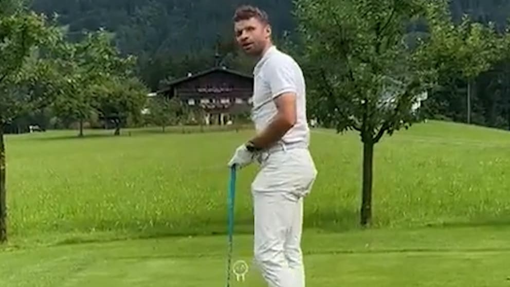 Bastian Schweinsteiger und Thomas Müller: Lachanfall beim Golf