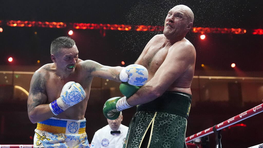 Thanks to his strong footwork, Usyk always ends up unexpected hammers like here against Tyson Fury