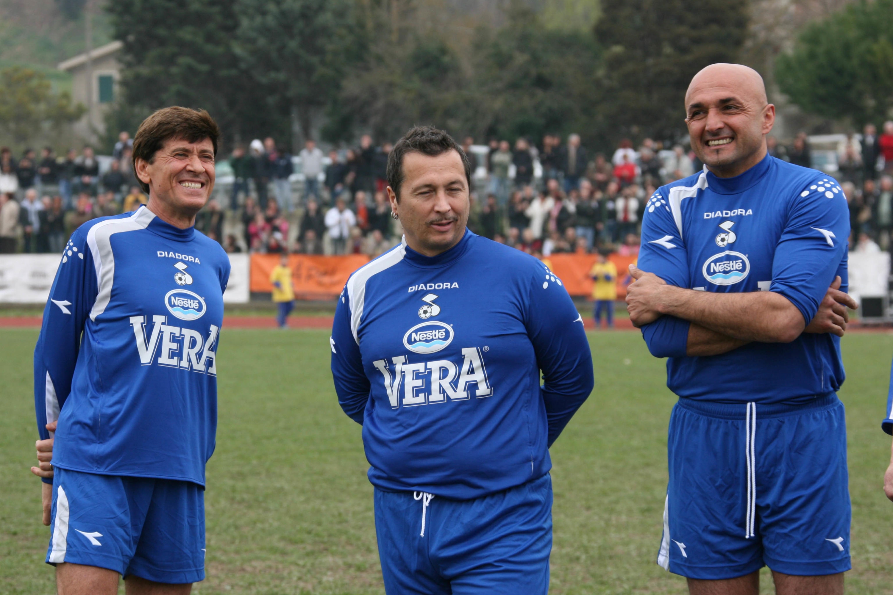 20060326 -Peccioli (PI) - National Singers - Solidarity match in favor of Agnbal - Gianni Morandi, Paolo Belli and Luciano Spalletti, Roma coach, portrayed during the Solidarity match in Peccioli (Pisa), the 'National Singers' challenged' Destination Valdera, the team formed by the mayors of the twelve municipalities of Valdera will go to the game. Dellâ? Agalle, Children's Parents Association with Leukemias and Tumors. The game ended with the victory of the national singers for 3 to 1. Franco Silvi/Ansa