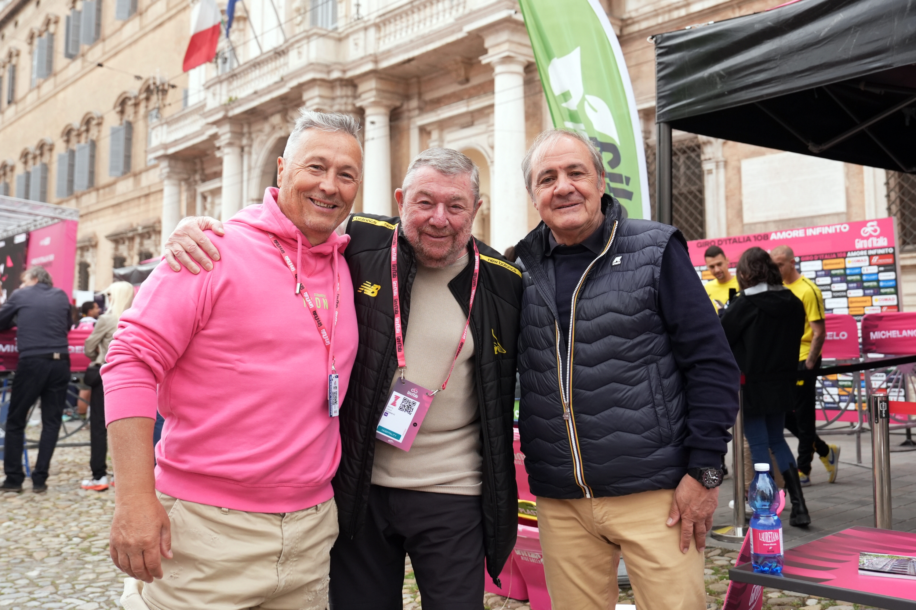 Singer Paolo Belli, Carlo Rivetti and Mauro Vegni Before the Stage 12 of the Giro Dâ € ™ Italian from Modena to Viadana (Oglio -Po), Italy - Thursday, May 22, 2025. Sport - Cycling. (Photo by Massimo Paolone/LaPresse)