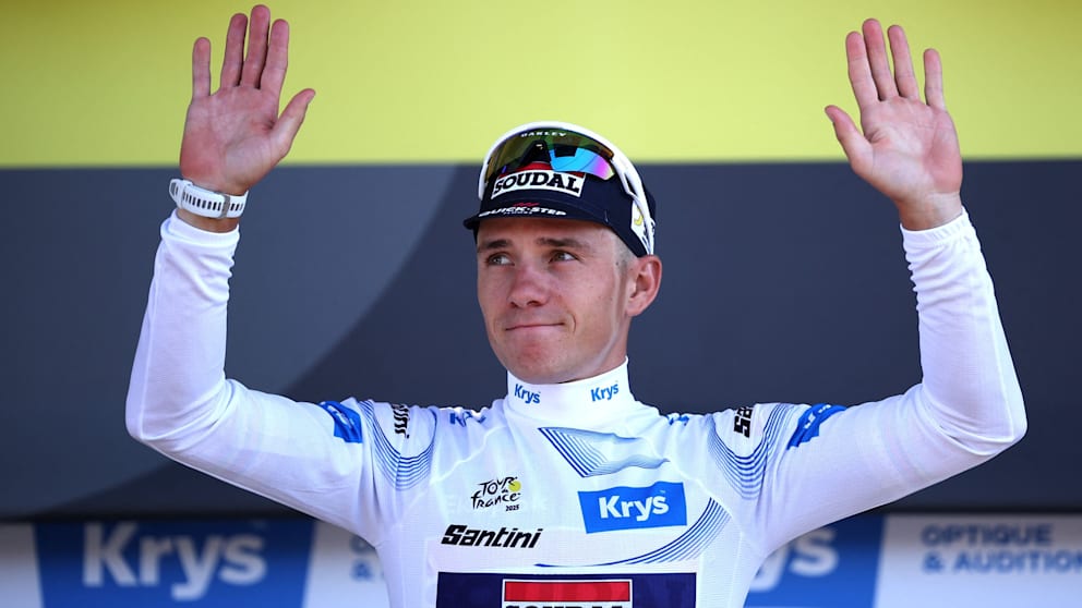 Am Freitag wurde Remco Evenepoel noch das Trikot des besten U25-Fahrers übergestreift