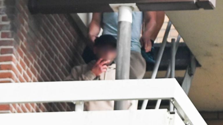 The confused man manages to escape disguised (photo: Heitink news agency).