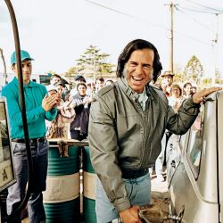 Leonardo Sbaraglia gets into Carlos Menem's skin to tell his rise as governor to President of the Argentine Nation. | Photo: Prime video