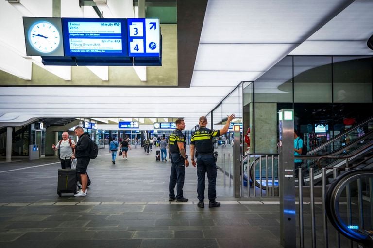 A suspect was also searched for in the station building (photo: Heitink news agency).