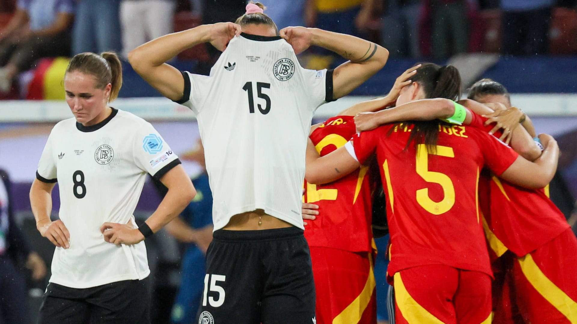 Grief at Germany, cheers at Spain: The German selection flew out at the European Championship.