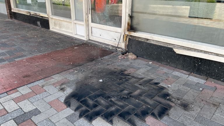 Black -Blacked Tiles For The Grillroom (Photo: Rene van Hoof)