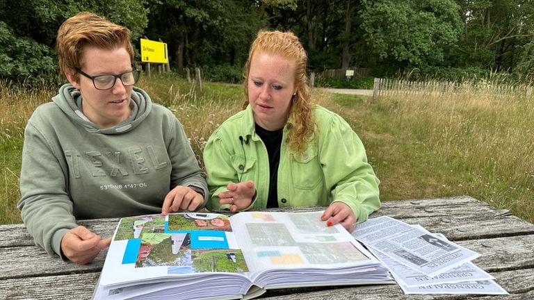 Maud (left) and sofie (right) browse through their photo album (photo: Floortje Steigenga).