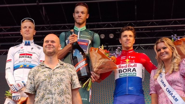 The stage of the eight of Chaam: winner Jonathan Milan, number two Tim Merlier and Danny van Poppel third. (Photo: Leon Voskamp)