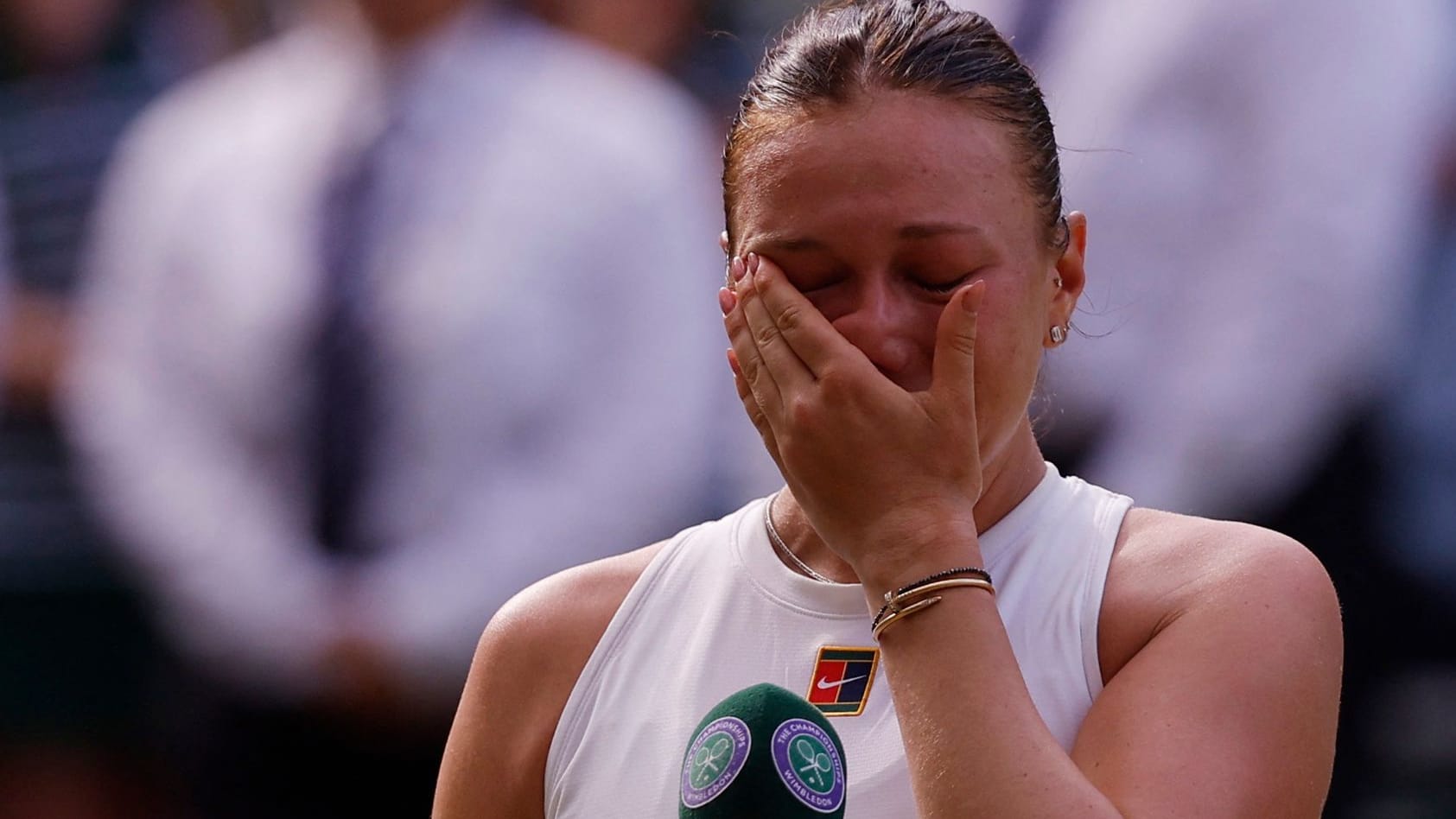 Amanda Anisimova cries bitterly: the dream of the Wimbledon title burst for her.