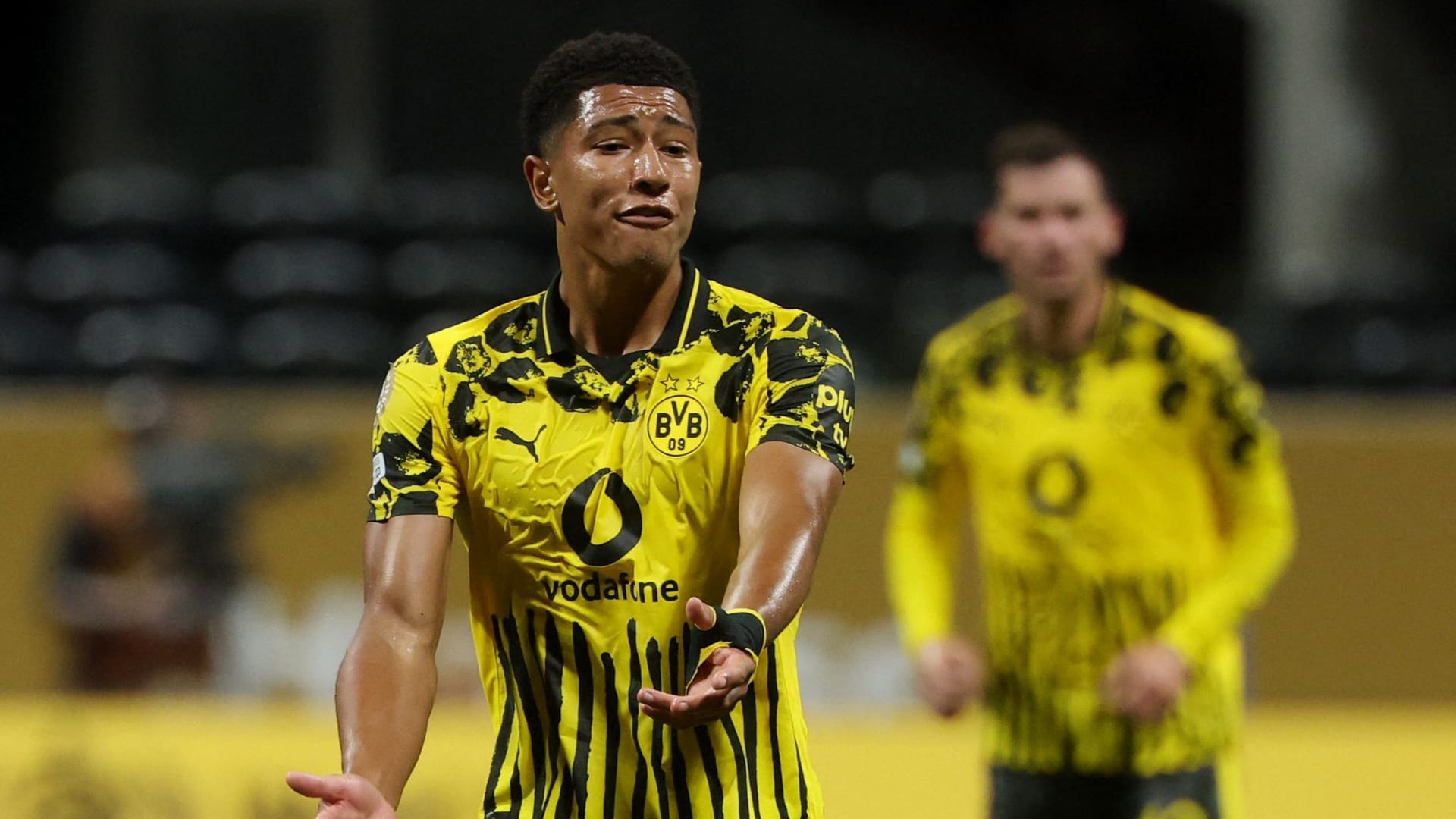 Borussia Dortmund's Jobe Bellingham struggled with his warning.