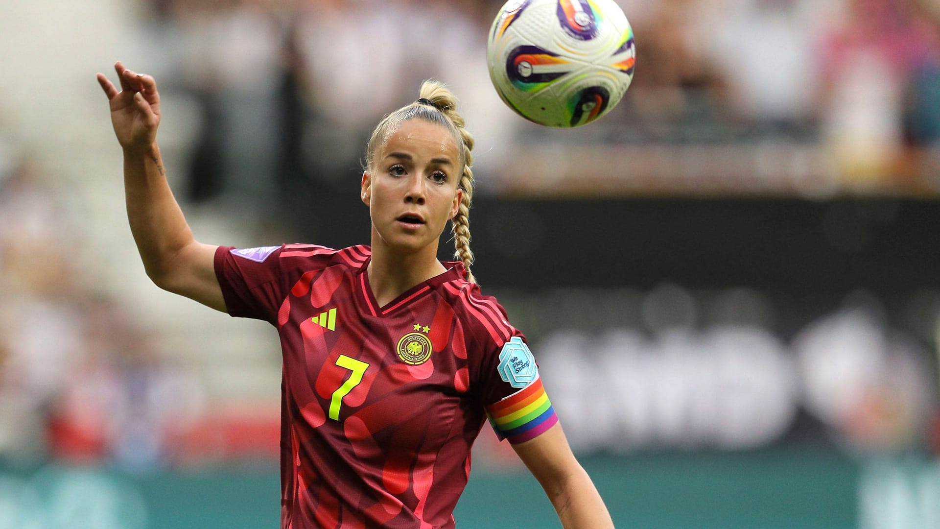 Giulia Gwinn: She leads the DFB team onto the field as the captain.