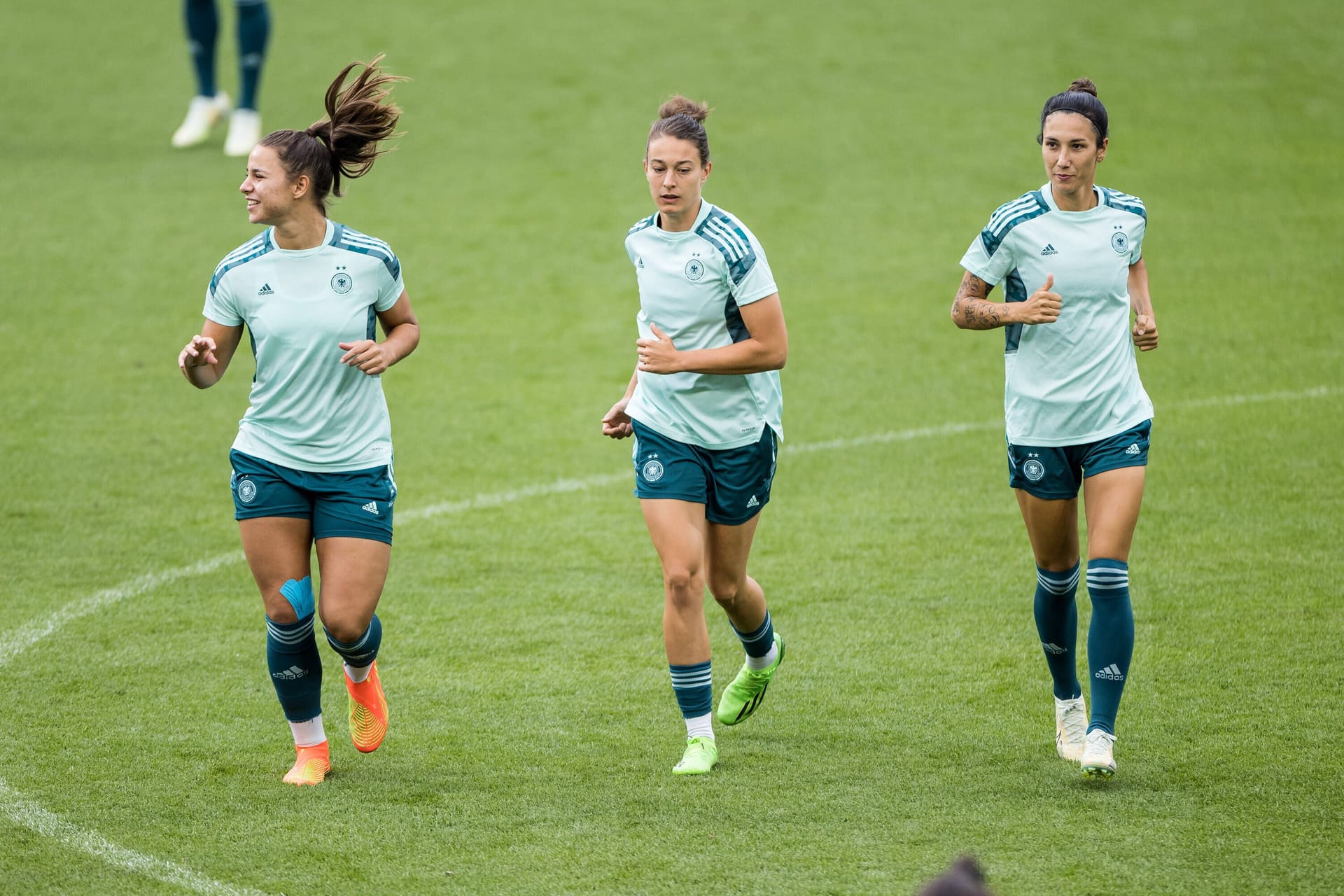 Lena Oberdorf, Felicitas Rauch and the recently resigned Sara Doorsoun (from left to right): The time of the two former Wolfsburg women in the DFB jersey was a few months ago.