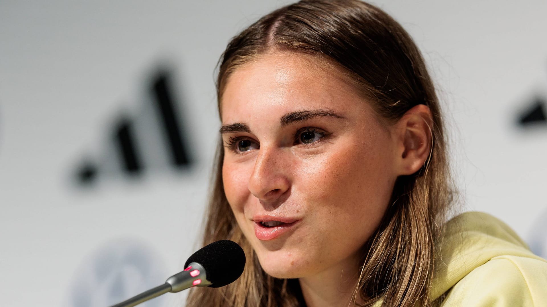 Jule Brand: The international is not the most structured person.