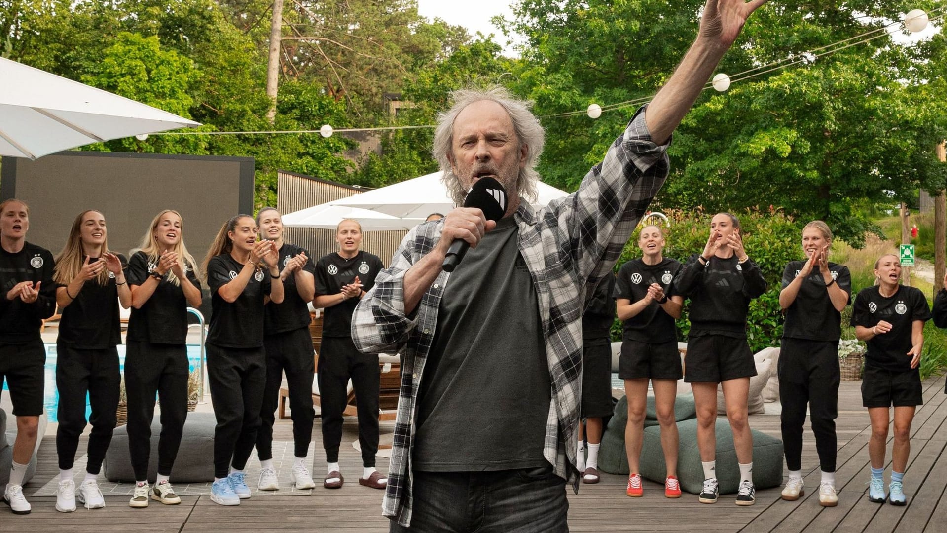 Wolfgang Petry with the DFB women: The pop singer is a big fan of the team.