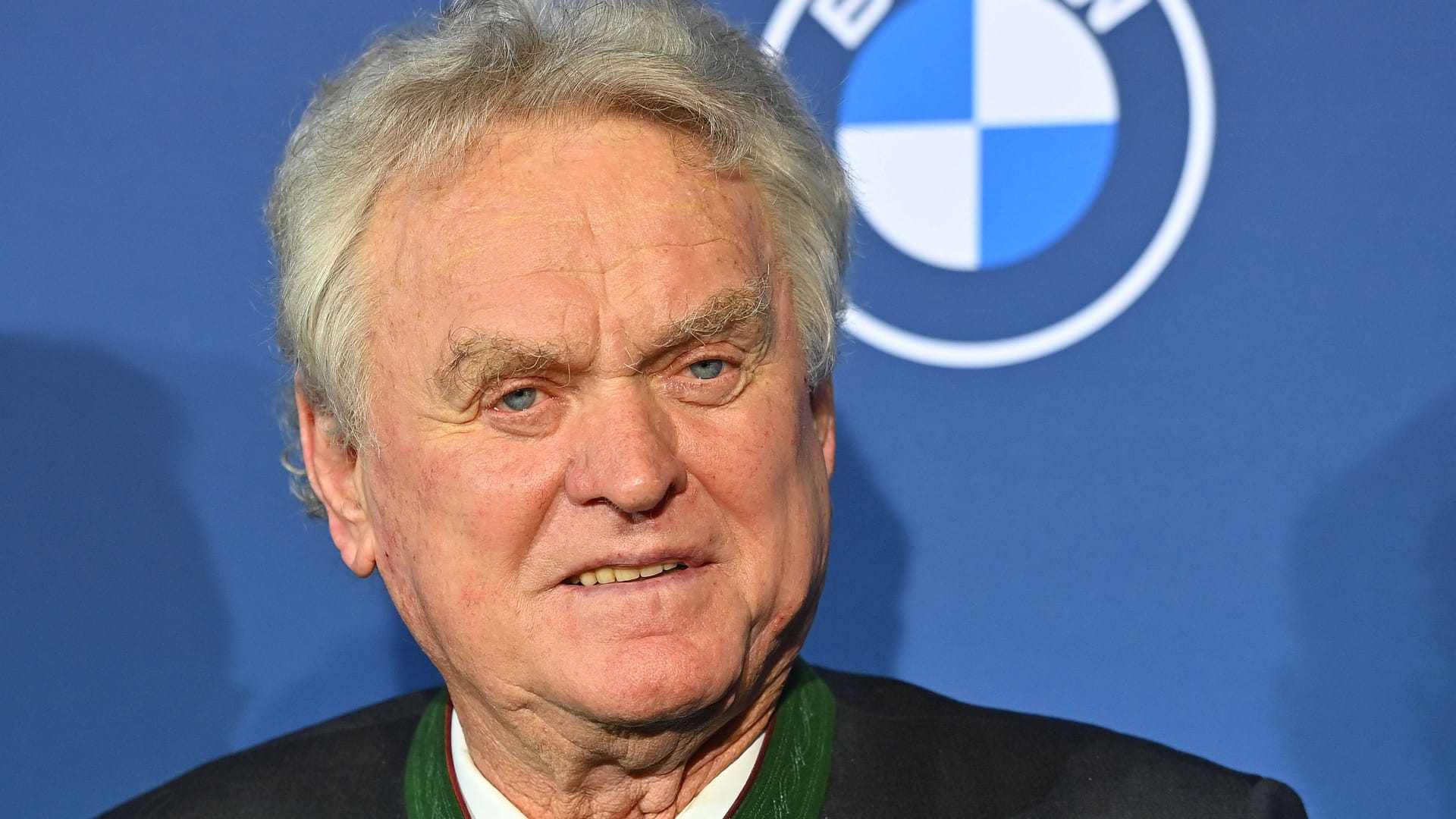 Sepp Maier: The long-time Bayern goalkeeper defends Uli Hoeneß.