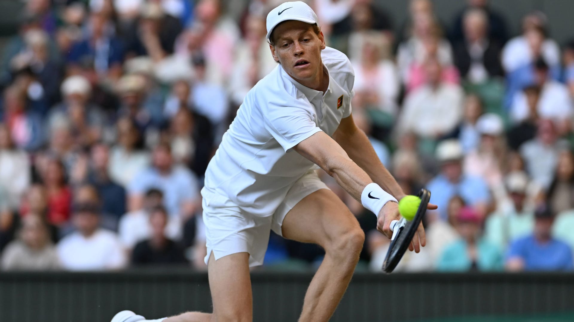 Jannik Sinner in the Wimbledon round of 16 against Gregor Dimitrov: The Italian is a co-favorite in London.
